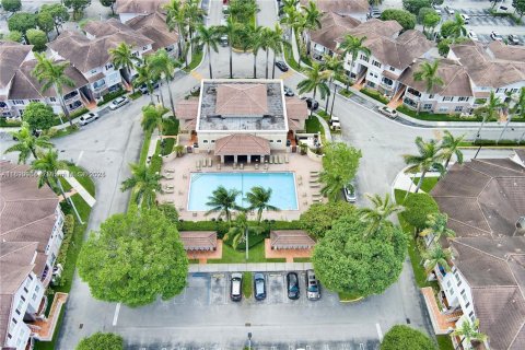 Condo in Miami, Florida, 3 bedrooms  № 1951890 - photo 18