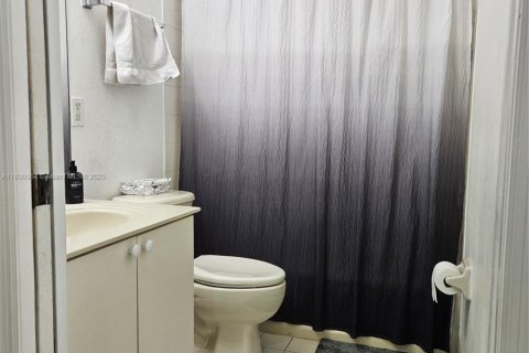 Condo in Miami, Florida, 3 bedrooms  № 1951890 - photo 15