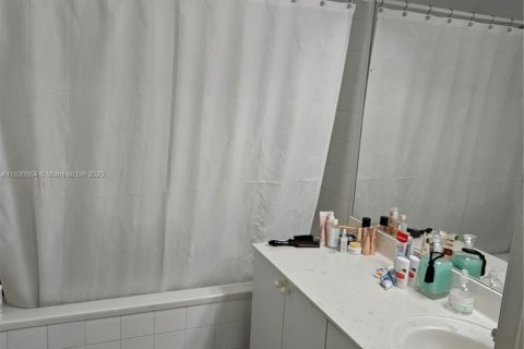 Condo in Miami, Florida, 3 bedrooms  № 1951890 - photo 13