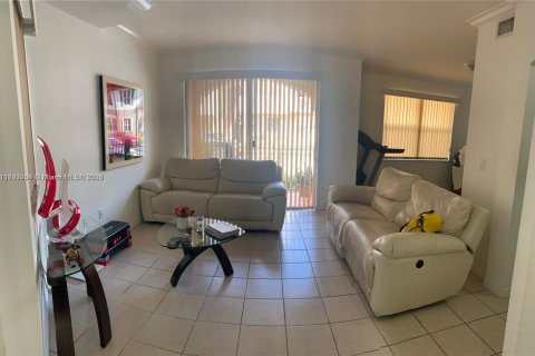 Condo in Miami, Florida, 3 bedrooms  № 1951890 - photo 8