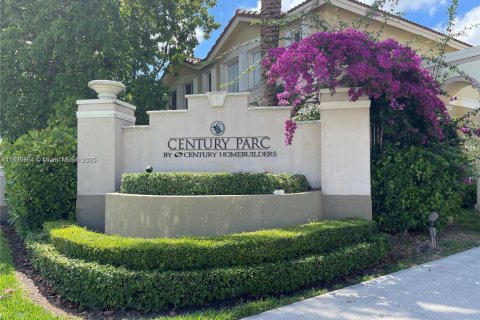 Condo in Miami, Florida, 3 bedrooms  № 1951890 - photo 1
