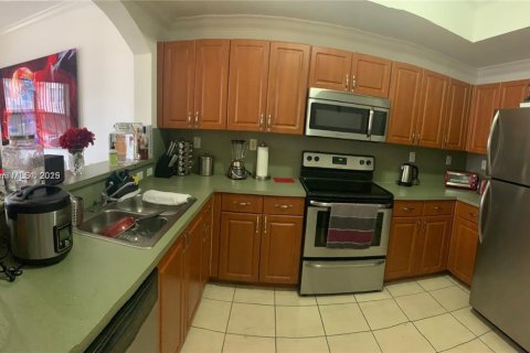 Condo in Miami, Florida, 3 bedrooms  № 1951890 - photo 5