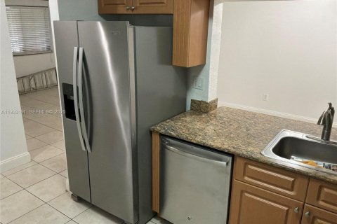 Condominio en alquiler en Greenacres, Florida, 3 dormitorios, 100.15 m2 № 1992172 - foto 2