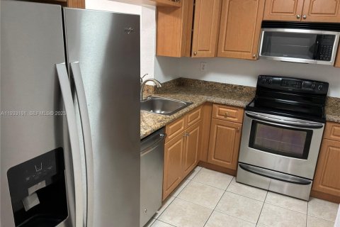 Condominio en alquiler en Greenacres, Florida, 3 dormitorios, 100.15 m2 № 1992172 - foto 1