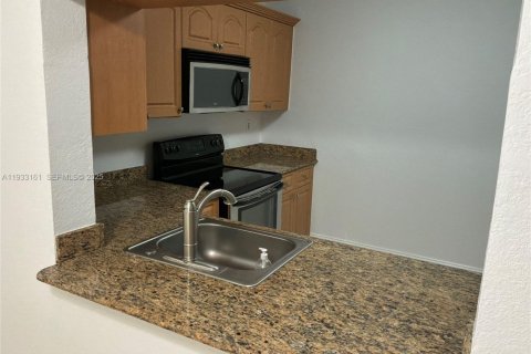 Condominio en alquiler en Greenacres, Florida, 3 dormitorios, 100.15 m2 № 1992172 - foto 4