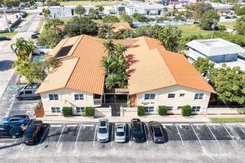 Apartamento en alquiler en Fort Lauderdale, Florida, 2 dormitorios, 74.32 m2 № 1941036 - foto 13