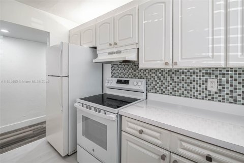 Apartamento en alquiler en Fort Lauderdale, Florida, 2 dormitorios, 74.32 m2 № 1941036 - foto 6