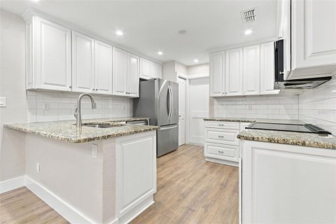 House in Daytona Beach, Florida 2 bedrooms, 135.08 sq.m. № 2419705 - photo 10