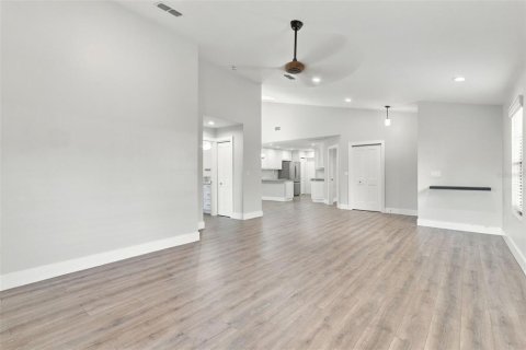 House in Daytona Beach, Florida 2 bedrooms, 135.08 sq.m. № 2419705 - photo 6