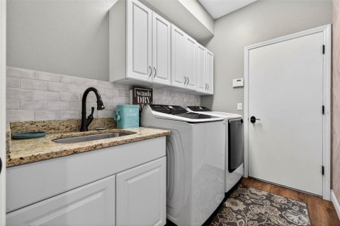 House in Tampa, Florida 4 bedrooms, 268.77 sq.m. № 2157451 - photo 30