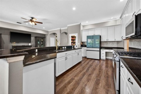 House in Tampa, Florida 4 bedrooms, 268.77 sq.m. № 2157451 - photo 8