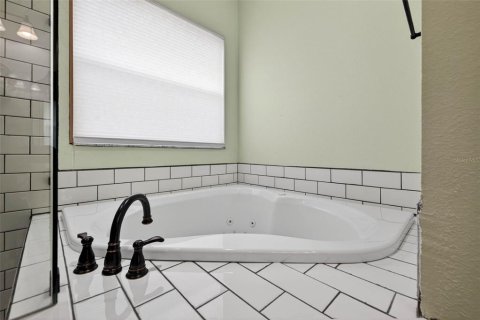 House in Tampa, Florida 4 bedrooms, 268.77 sq.m. № 2157451 - photo 21