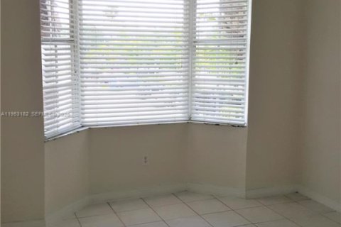 Townhouse in Sunrise, Florida 3 bedrooms, 112.6 sq.m. № 2007528 - photo 9