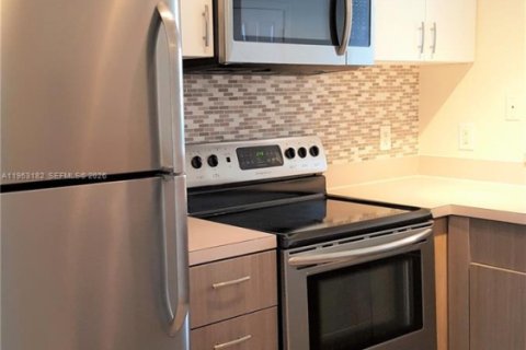 Townhouse in Sunrise, Florida 3 bedrooms, 112.6 sq.m. № 2007528 - photo 7