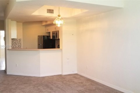 Townhouse in Sunrise, Florida 3 bedrooms, 112.6 sq.m. № 2007528 - photo 6