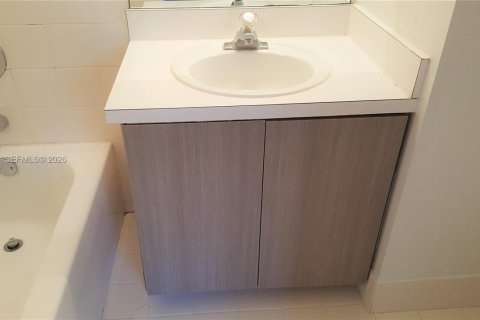 Townhouse in Sunrise, Florida 3 bedrooms, 112.6 sq.m. № 2007528 - photo 11