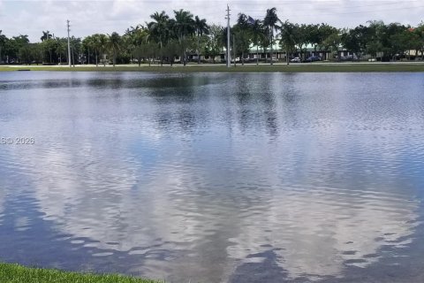 Townhouse in Sunrise, Florida 3 bedrooms, 112.6 sq.m. № 2007528 - photo 3