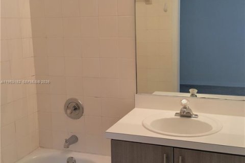 Townhouse in Sunrise, Florida 3 bedrooms, 112.6 sq.m. № 2007528 - photo 16