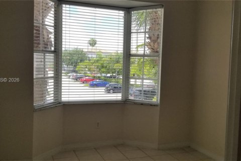 Townhouse in Sunrise, Florida 3 bedrooms, 112.6 sq.m. № 2007528 - photo 15