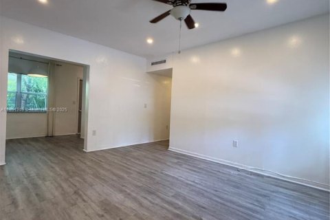 Appartement à louer à Miami Beach, Floride: 3 chambres, 105.91 m2 № 1892242 - photo 4