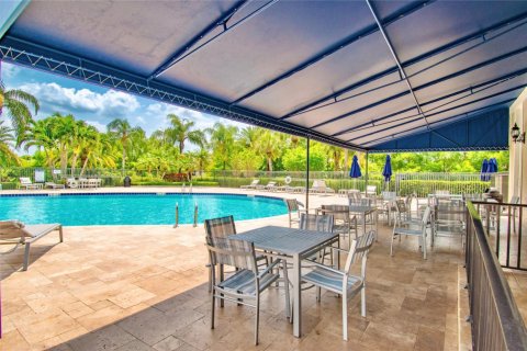 House in Boca Raton, Florida 4 bedrooms, 218.04 sq.m. № 1178574 - photo 1