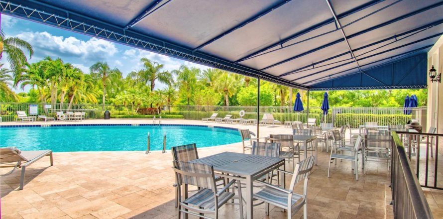 House in Boca Raton, Florida 4 bedrooms, 218.04 sq.m. № 1178574