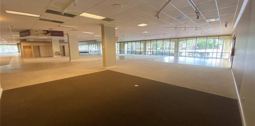 Shop in Sunrise, Florida № 726734