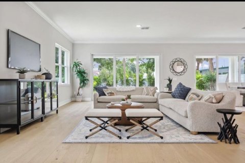 House in Tampa, Florida 4 bedrooms, 293.76 sq.m. № 2109837 - photo 5