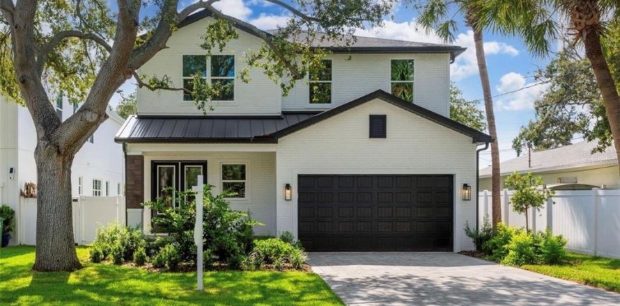 House in Tampa, Florida 4 bedrooms, 293.76 sq.m. № 2109837