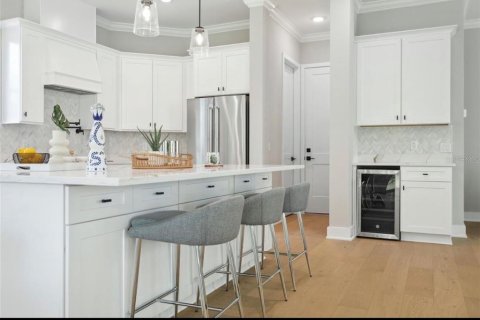 House in Tampa, Florida 4 bedrooms, 293.76 sq.m. № 2109837 - photo 4