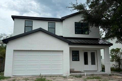 House in Tampa, Florida 4 bedrooms, 293.76 sq.m. № 2109837 - photo 13