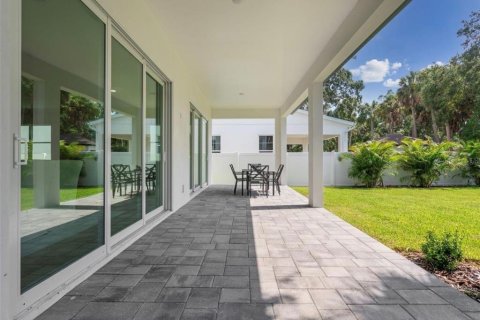 House in Tampa, Florida 4 bedrooms, 293.76 sq.m. № 2109837 - photo 12