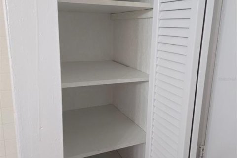 Снять в аренду квартиру в Дейтона-Бич, Флорида 4 комнаты, 83.61м2, № 1901664 - фото 18