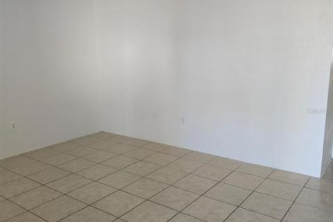 Снять в аренду квартиру в Дейтона-Бич, Флорида 4 комнаты, 83.61м2, № 1901664 - фото 4