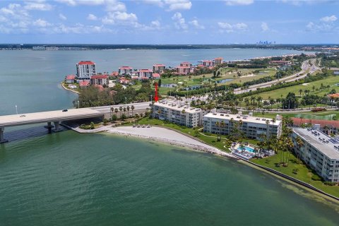 Купить кондоминиум в Сент-Питерсберг, Флорида 4 комнаты, 100.33м2, № 1513640 - фото 30