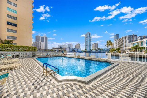 Снять в аренду кондоминиум в Халландейл-Бич, Флорида 1 спальня, 85.47м2, № 2005726 - фото 18