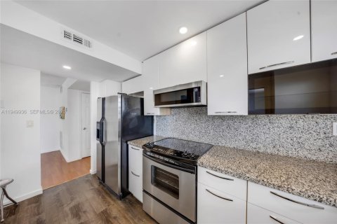 Снять в аренду кондоминиум в Халландейл-Бич, Флорида 1 спальня, 85.47м2, № 2005726 - фото 8