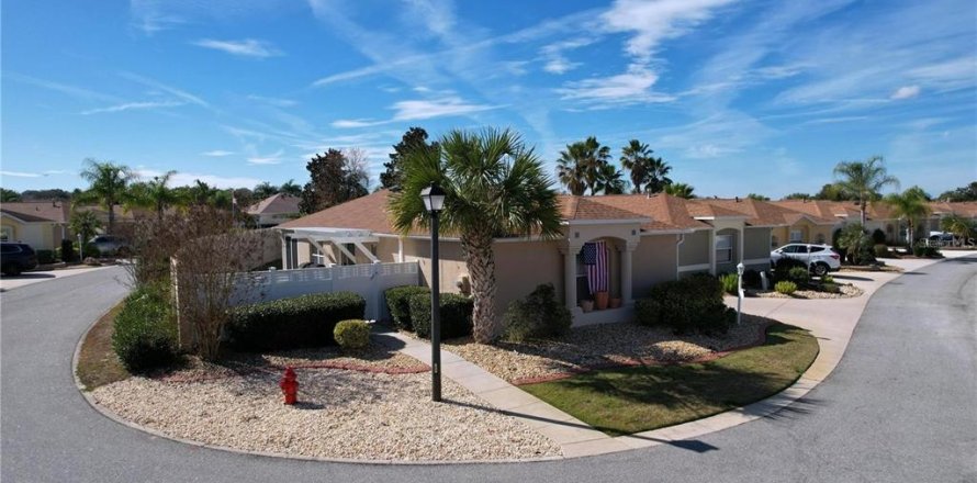 Villa ou maison à The Villages, Floride 2 chambres, 111.11 m2 № 2408547