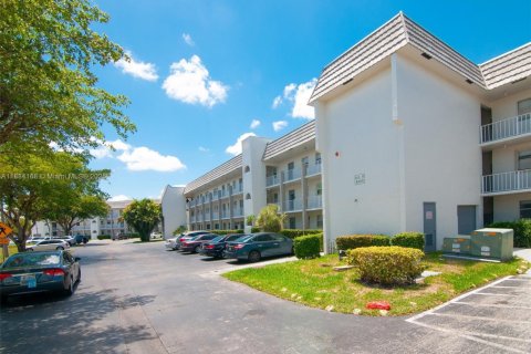 Condo in Sunrise, Florida, 1 bedroom  № 1930973 - photo 15