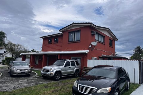 Villa ou maison à vendre à Miami, Floride: 4 chambres, 192.77 m2 № 1984361 - photo 1