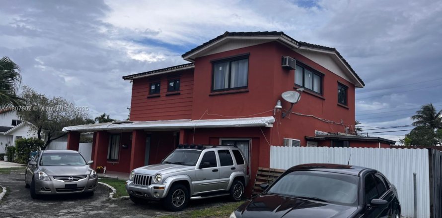 Villa ou maison à Miami, Floride 4 chambres, 192.77 m2 № 1984361