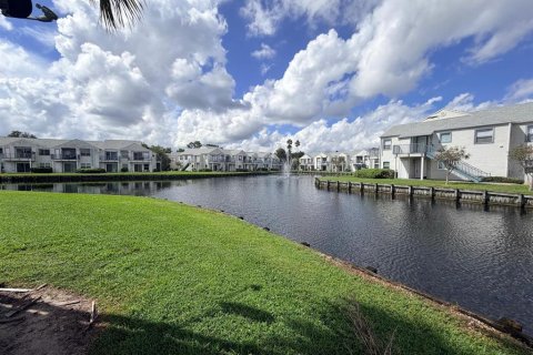Copropriété à louer à Orlando, Floride: 2 chambres, 86.4 m2 № 2386619 - photo 4