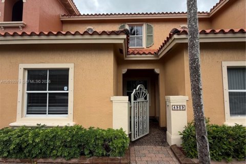 Adosado en Dania Beach, Florida 3 dormitorios, 128.39 m2 № 2075917