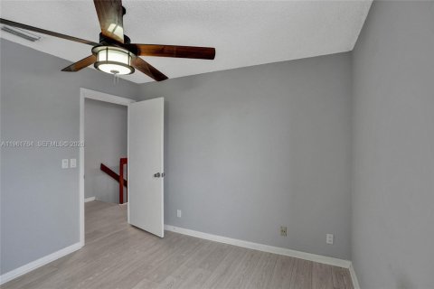 Снять в аренду таунхаус в Уэст-Палм-Бич, Флорида 3 спальни, 121.05м2, № 2024413 - фото 20