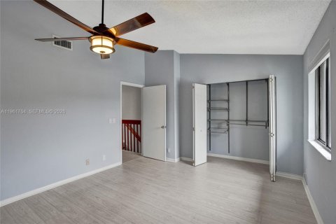 Снять в аренду таунхаус в Уэст-Палм-Бич, Флорида 3 спальни, 121.05м2, № 2024413 - фото 13