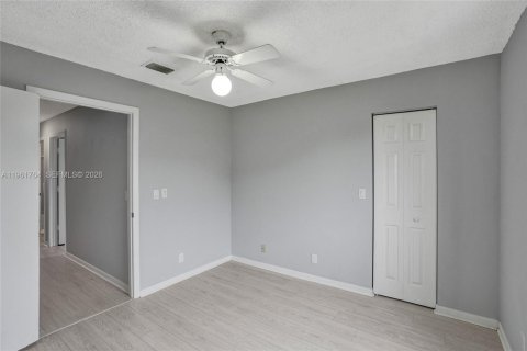 Снять в аренду таунхаус в Уэст-Палм-Бич, Флорида 3 спальни, 121.05м2, № 2024413 - фото 30