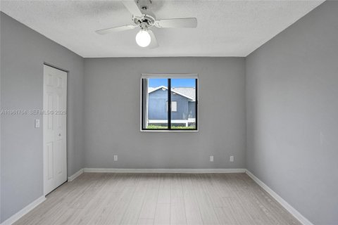 Снять в аренду таунхаус в Уэст-Палм-Бич, Флорида 3 спальни, 121.05м2, № 2024413 - фото 26