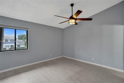 Снять в аренду таунхаус в Уэст-Палм-Бич, Флорида 3 спальни, 121.05м2, № 2024413 - фото 14