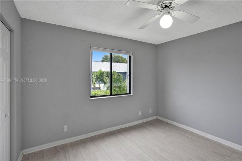 Снять в аренду таунхаус в Уэст-Палм-Бич, Флорида 3 спальни, 121.05м2, № 2024413 - фото 25