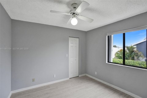 Снять в аренду таунхаус в Уэст-Палм-Бич, Флорида 3 спальни, 121.05м2, № 2024413 - фото 28